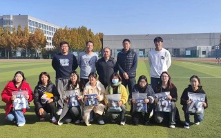 几岁能当足球教练吗女，几岁能当足球教练吗女生